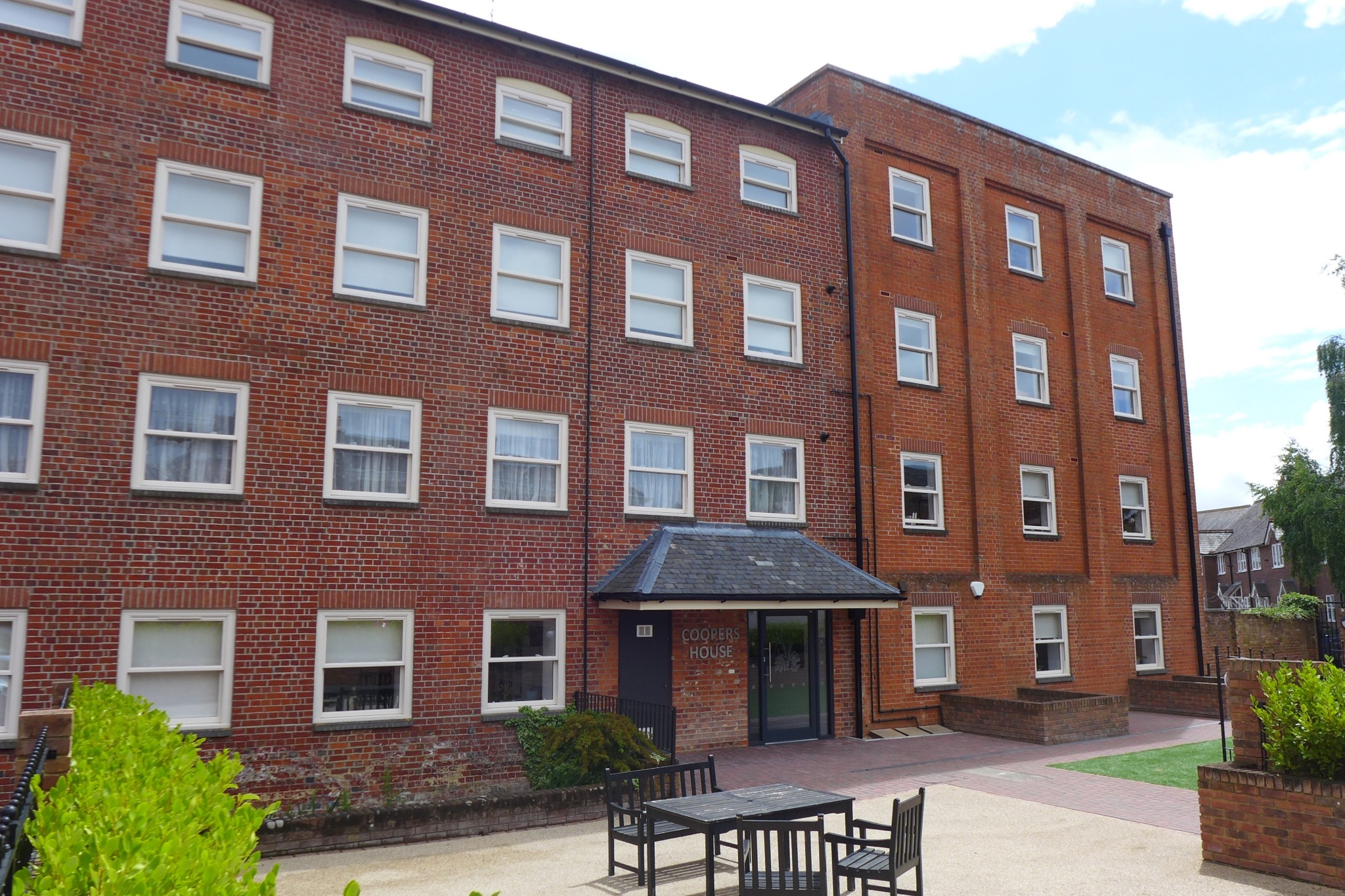 2 bed 1st Floor Flat for rent in Romsey. From Pearsons - Romsey
