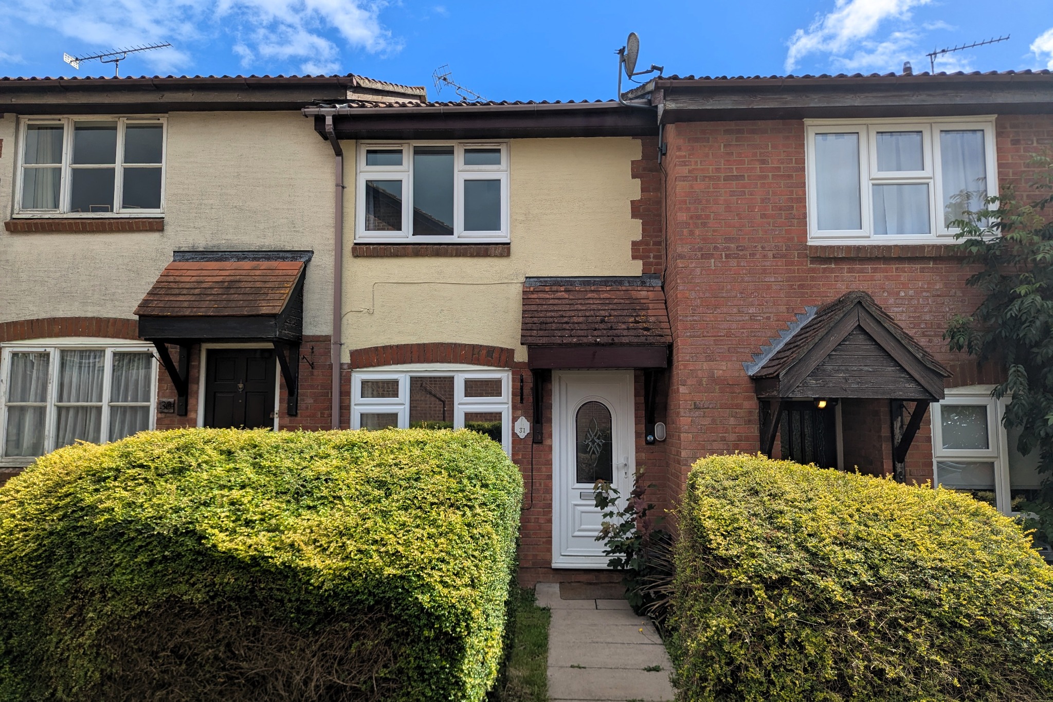 2 bed Mid Terraced House for rent in Romsey. From Pearsons - Romsey