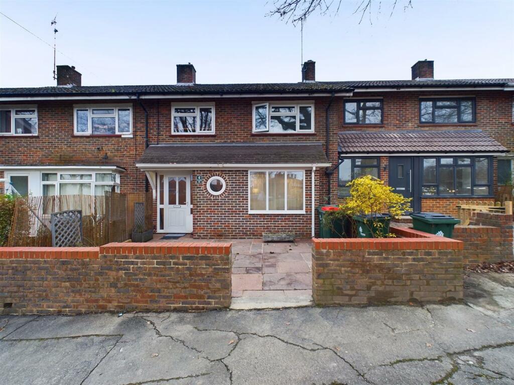 3 bed Mid Terraced House for rent in Crawley. From Taylor Robinson Estate Agents
