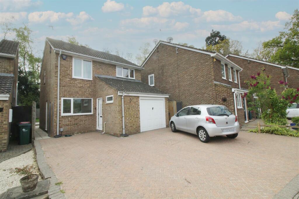 3 bed Detached House for rent in Crawley. From Taylor Robinson Estate Agents