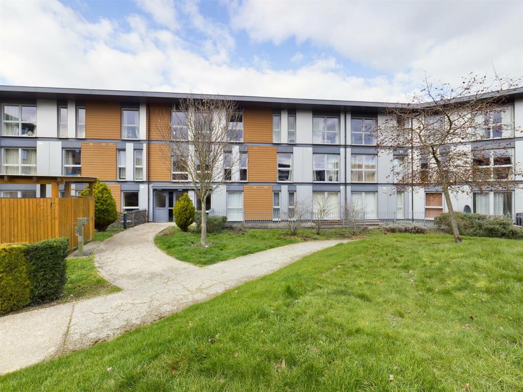 1 bed Apartment for rent in Crawley. From Taylor Robinson Estate Agents