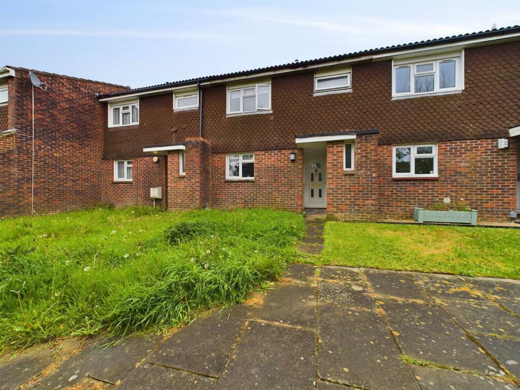 3 bed Mid Terraced House for rent in Pease Pottage. From Taylor Robinson Estate Agents