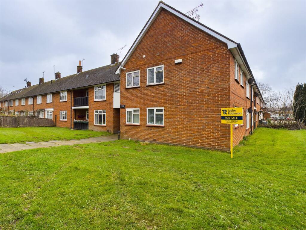 2 bed Maisonette for rent in Crawley. From Taylor Robinson Estate Agents