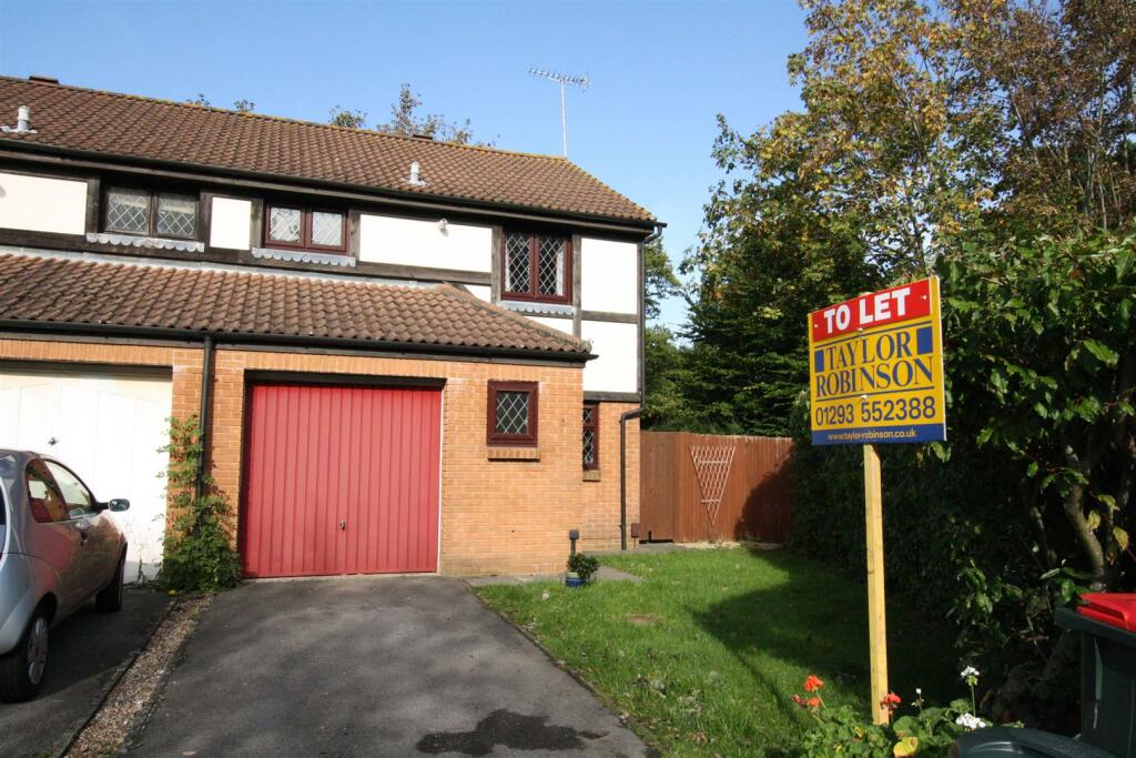 3 bed Detached House for rent in Crawley. From Taylor Robinson Estate Agents