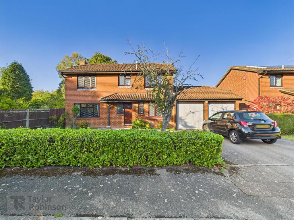 4 bed Detached for rent in Copthorne. From Taylor Robinson - Crawley