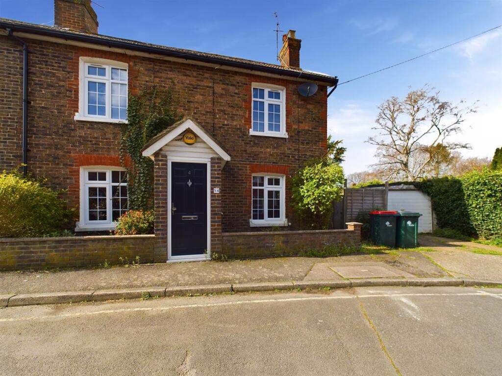 3 bed Detached for rent in Ifieldwood. From Taylor Robinson - Crawley 3 bed Detached for rent in Ifieldwood. From Taylor Robinson - Crawley