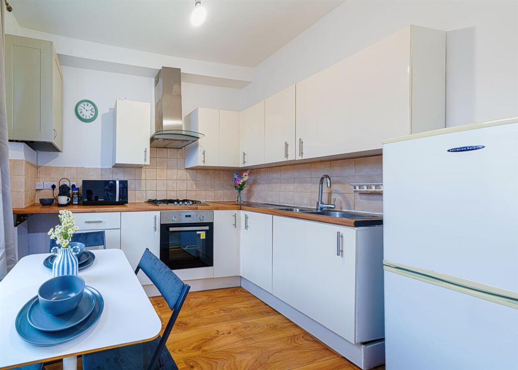 1 bed Apartment for rent in Stoke Newington. From Taylor Robinson - Crawley