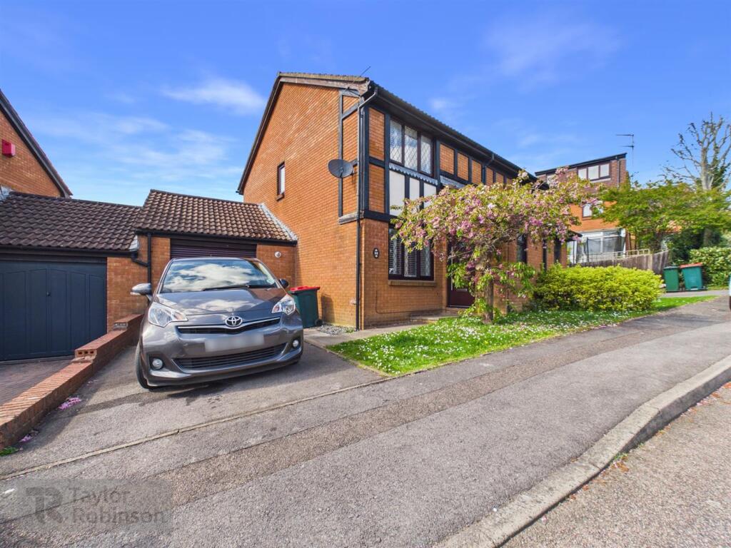 3 bed Detached for rent in Crawley. From Taylor Robinson - Crawley
