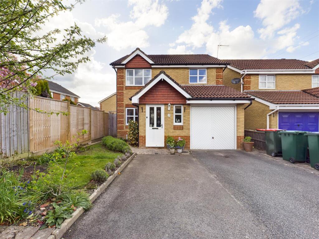 3 bed Detached for rent in Worth Abbey. From Taylor Robinson - Crawley 3 bed Detached for rent in Worth Abbey. From Taylor Robinson - Crawley