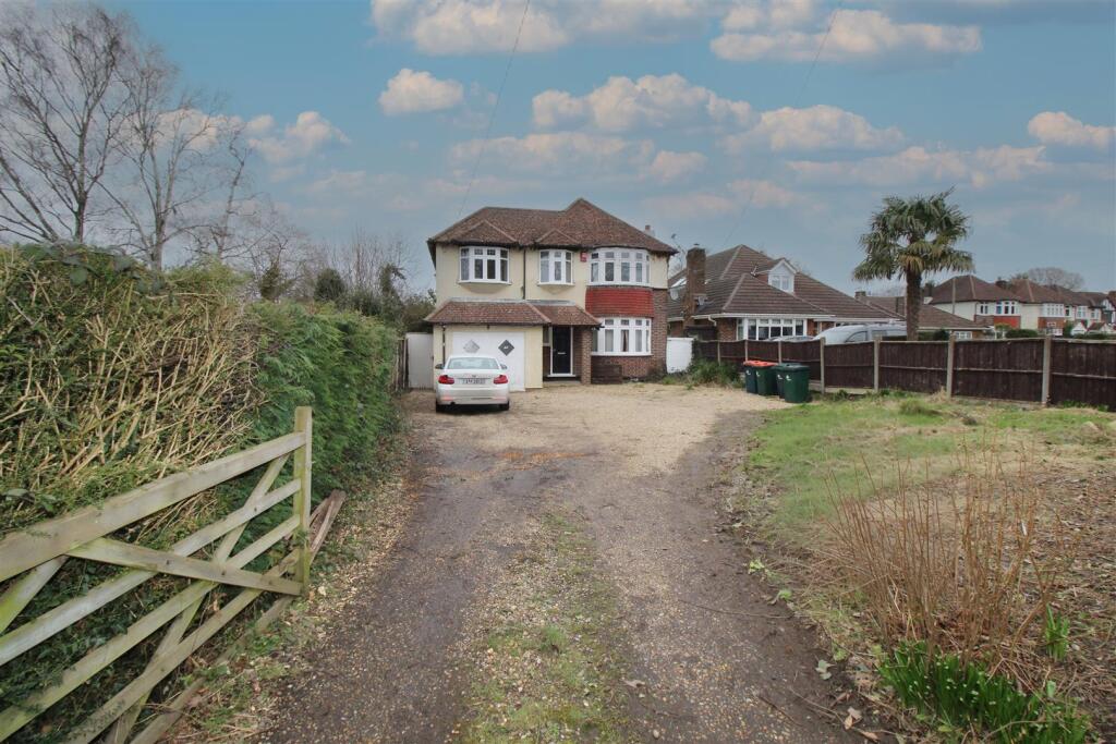 4 bed Detached for rent in Crawley. From Taylor Robinson - Crawley 4 bed Detached for rent in Crawley. From Taylor Robinson - Crawley