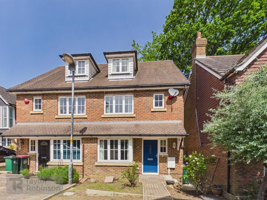 3 bed Semi Detached for rent in Pease Pottage. From Taylor Robinson - Crawley 3 bed Semi Detached for rent in Pease Pottage. From Taylor Robinson - Crawley