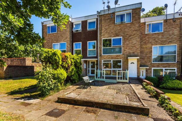 2 bed 1st Floor Flat for rent in Copthorne. From Taylor Robinson - Crawley