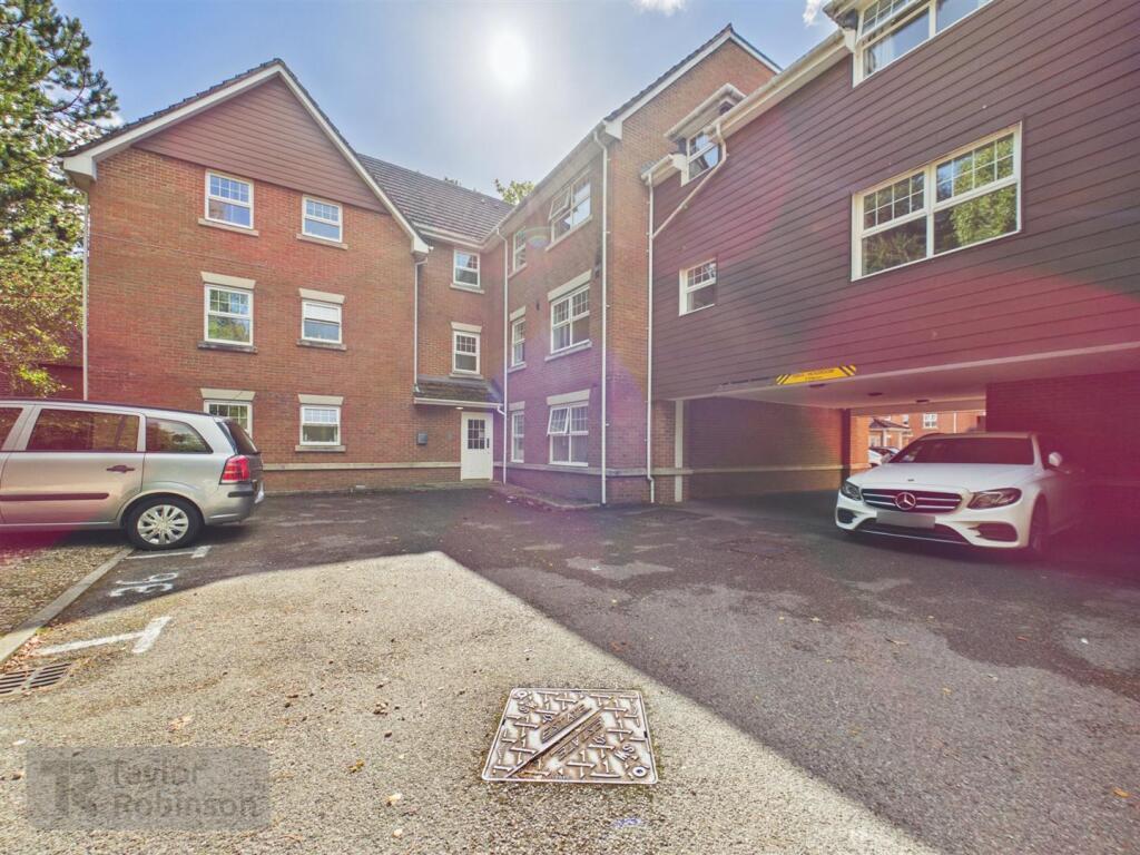 2 bed Apartment for rent in Crawley. From Taylor Robinson - Crawley