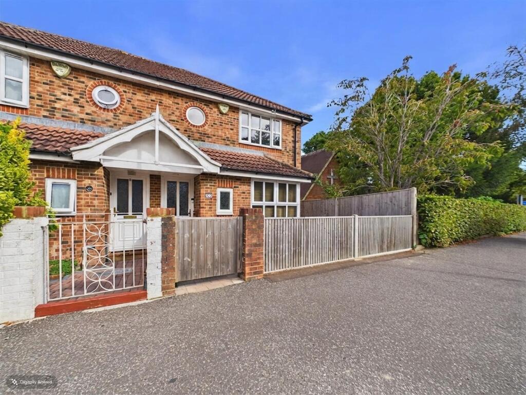 3 bed Detached for rent in Crawley. From Taylor Robinson - Crawley 3 bed Detached for rent in Crawley. From Taylor Robinson - Crawley