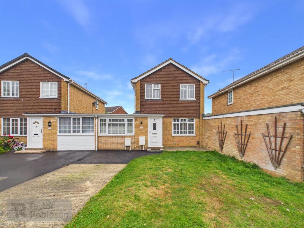 4 bed Detached for rent in Copthorne. From Taylor Robinson - Crawley 4 bed Detached for rent in Copthorne. From Taylor Robinson - Crawley