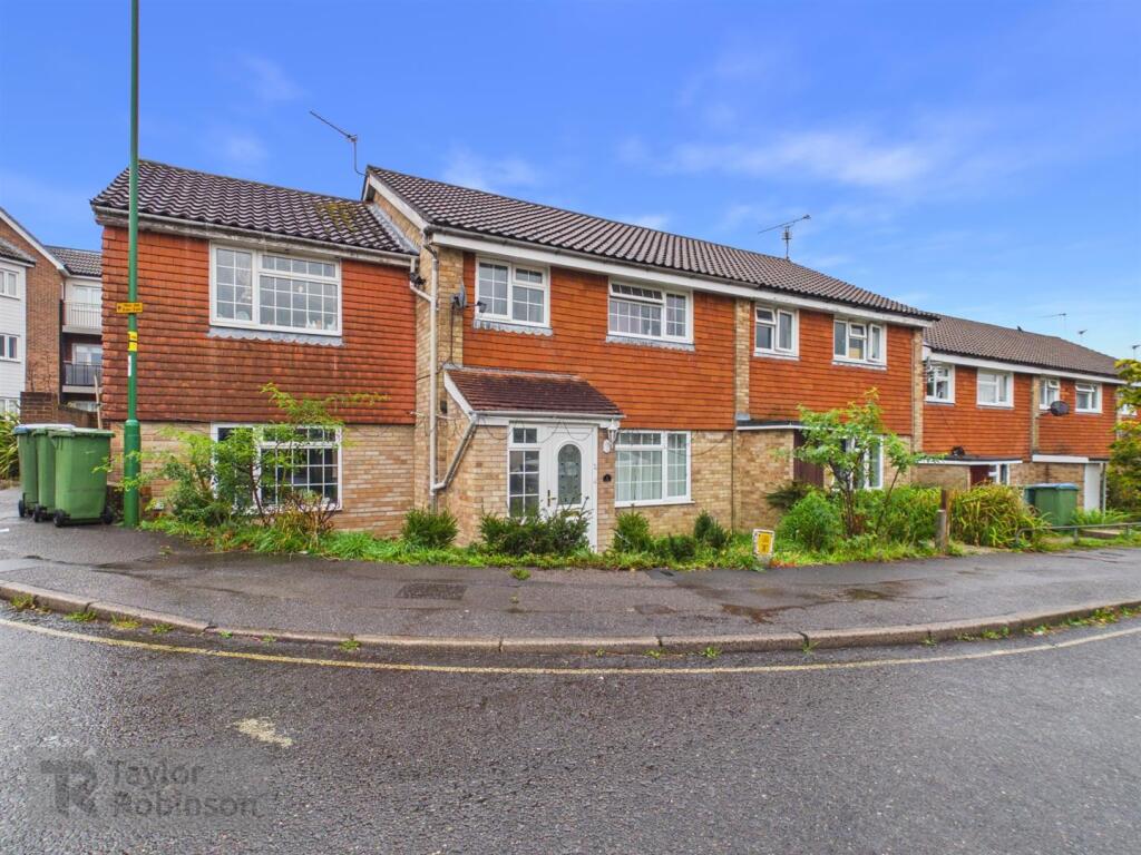 5 bed Detached for rent in Horsham. From Taylor Robinson - Crawley 5 bed Detached for rent in Horsham. From Taylor Robinson - Crawley