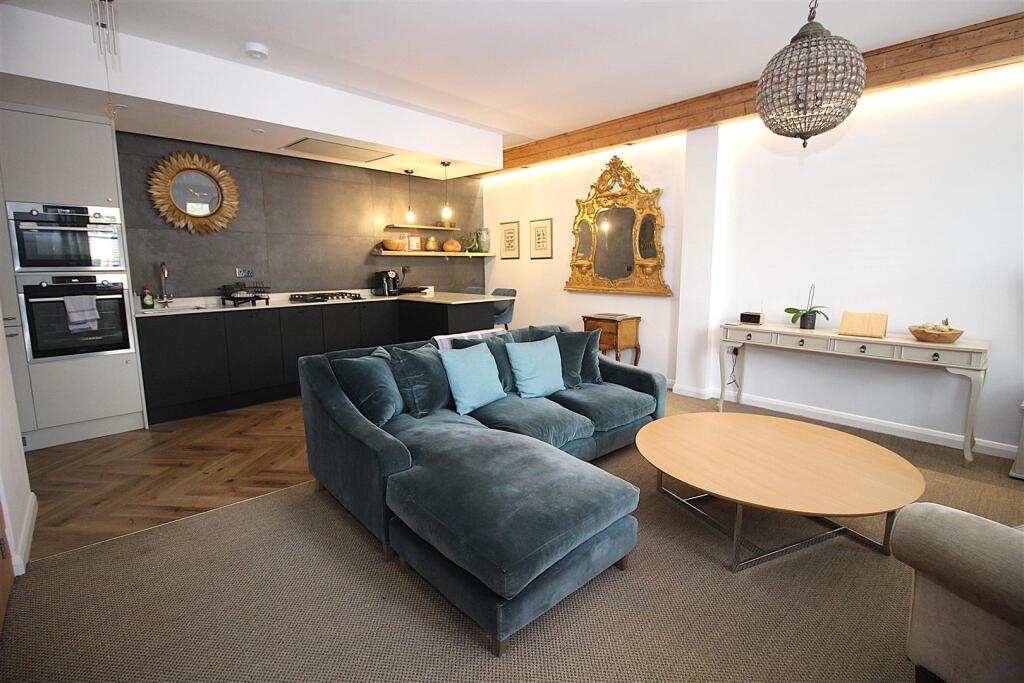 2 bed Town House for rent in Bath. From PropertyLink Estates - Bath