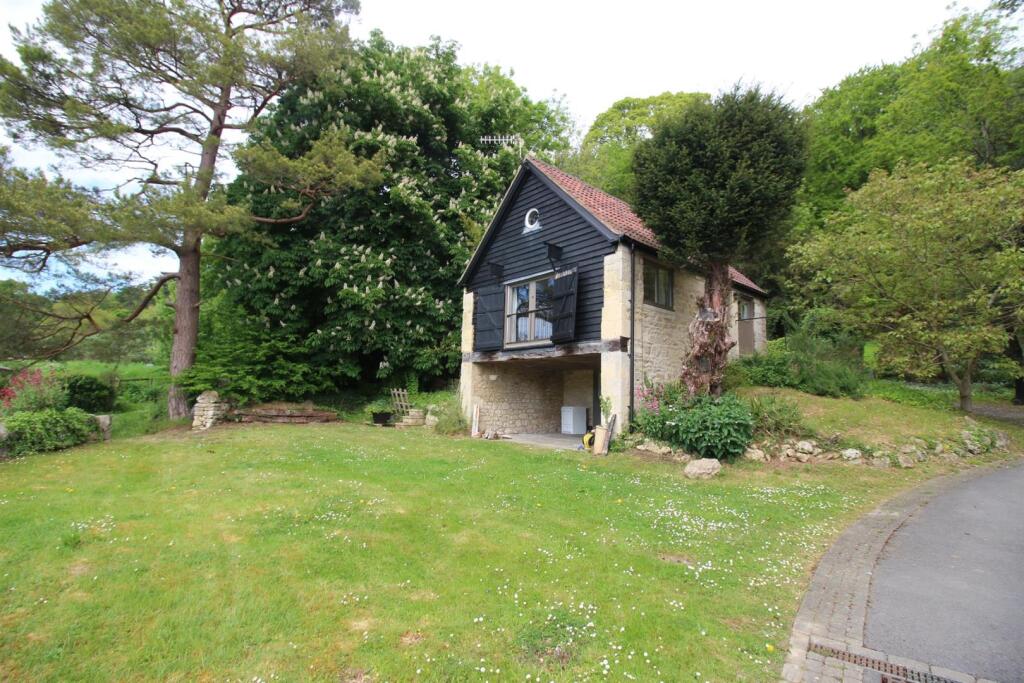 4 bed Studio for rent in Bath. From PropertyLink Estates - Bath