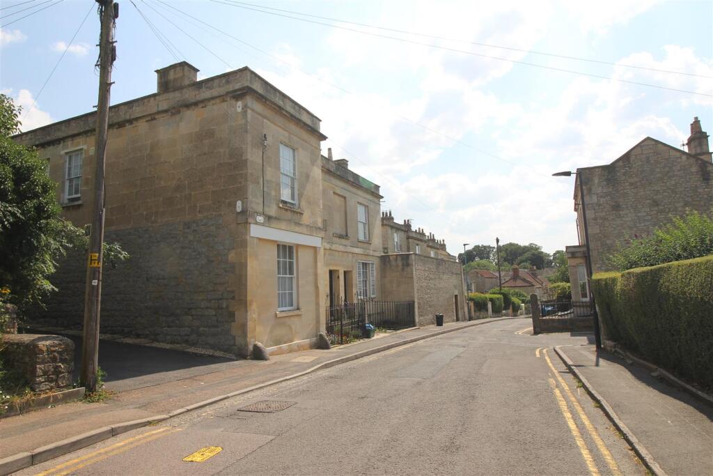 2 bed Apartment for rent in Kelston. From PropertyLink Estates - Bath 2 bed Apartment for rent in Kelston. From PropertyLink Estates - Bath