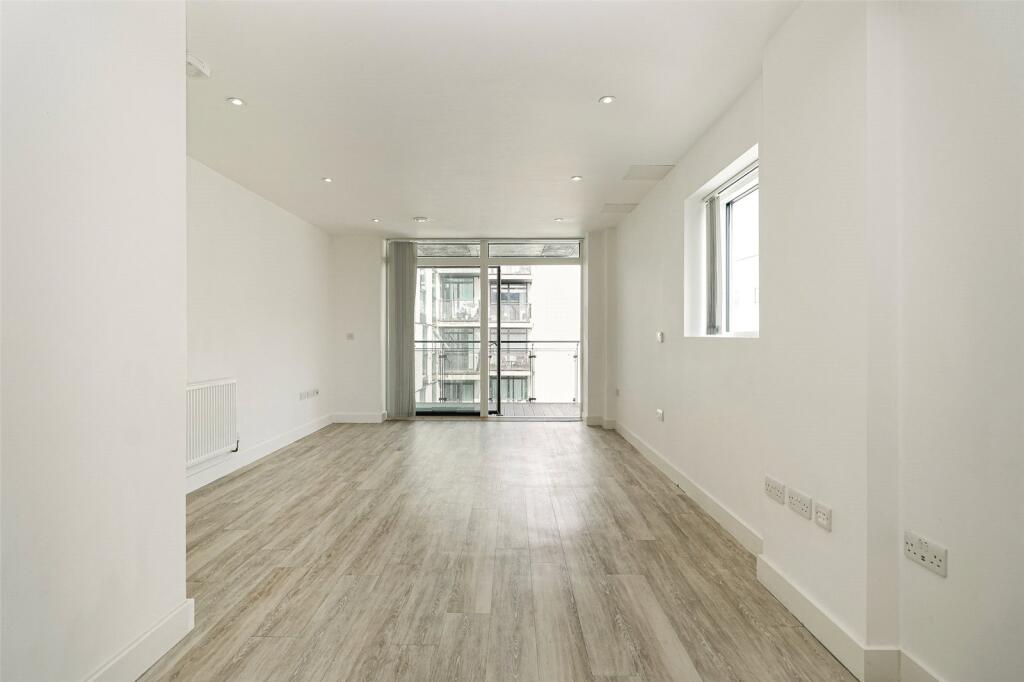 2 bed Apartment for rent in Hounslow. From Benham & Reeves - Kew - Kew