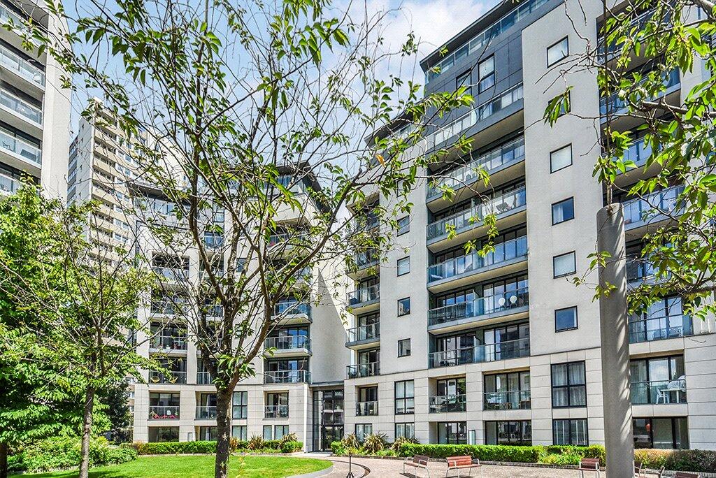 2 bed Apartment for rent in Brentford. From Benham & Reeves - Kew - Kew
