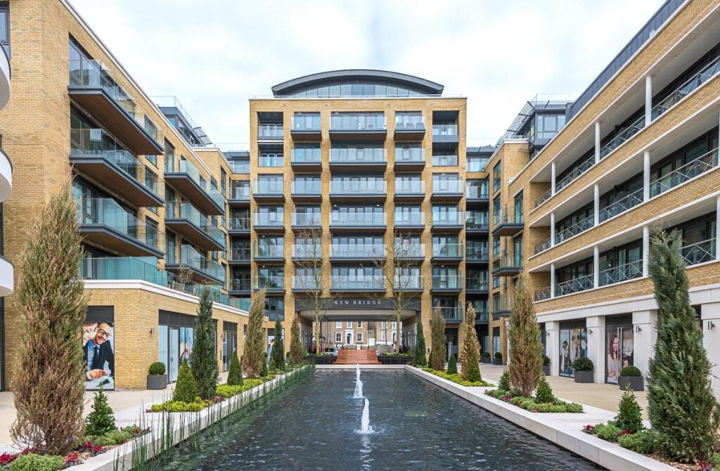 2 bed Apartment for rent in Brentford. From Benham & Reeves - Kew - Kew
