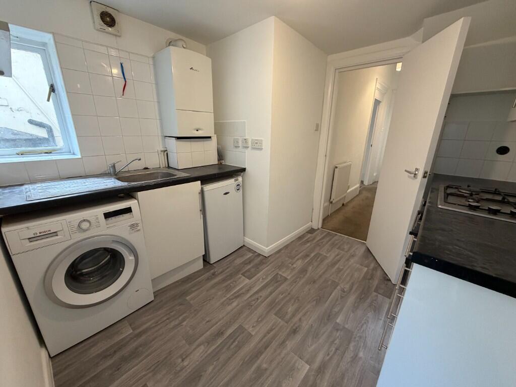 1 bed 1st Floor Flat for rent in Brighton and Hove. From Graves Son & Pilcher - Brighton