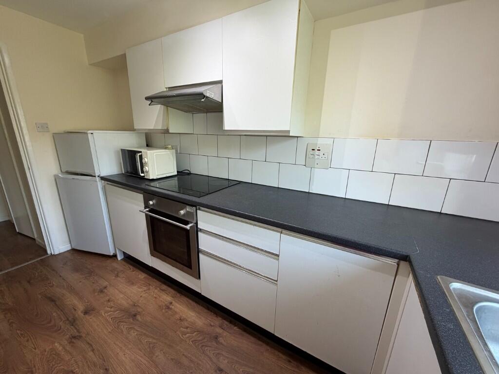 2 bed 1st Floor Flat for rent in Brighton and Hove. From Graves Son & Pilcher - Brighton