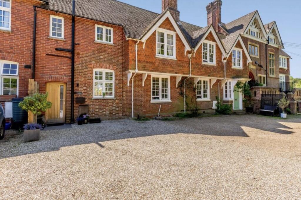 1 bed Detached for rent in Uckfield. From Stace & Co Estates Agents - Hastings