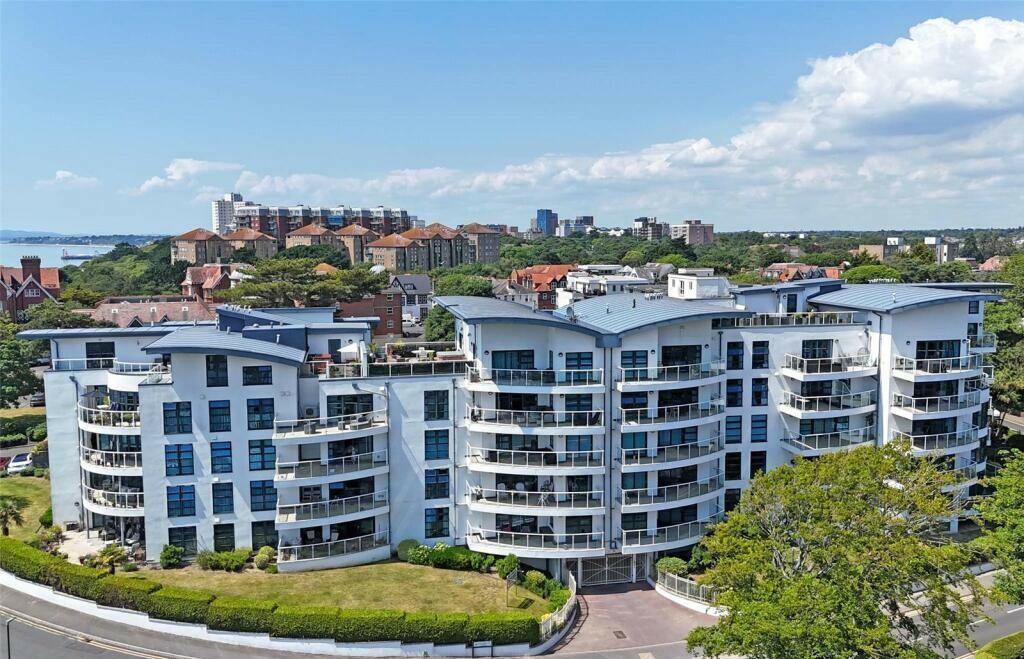 2 bed Apartment for rent in Bournemouth. From Jordan Marks Estates - Christchurch