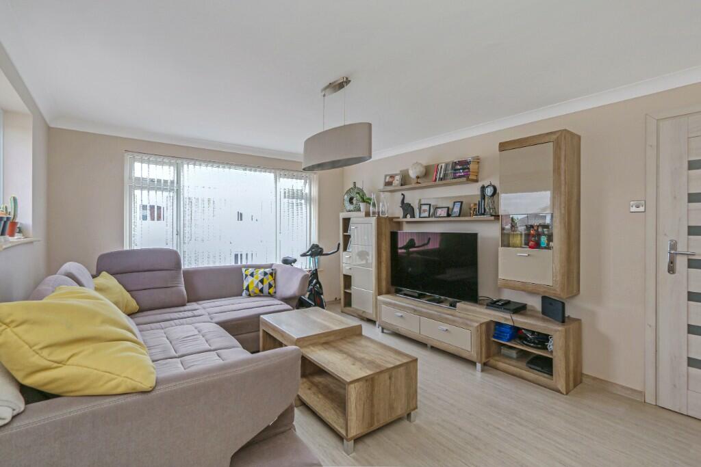 2 bed 1st Floor Flat for rent in Hinton. From Jordan Marks Estates - Christchurch