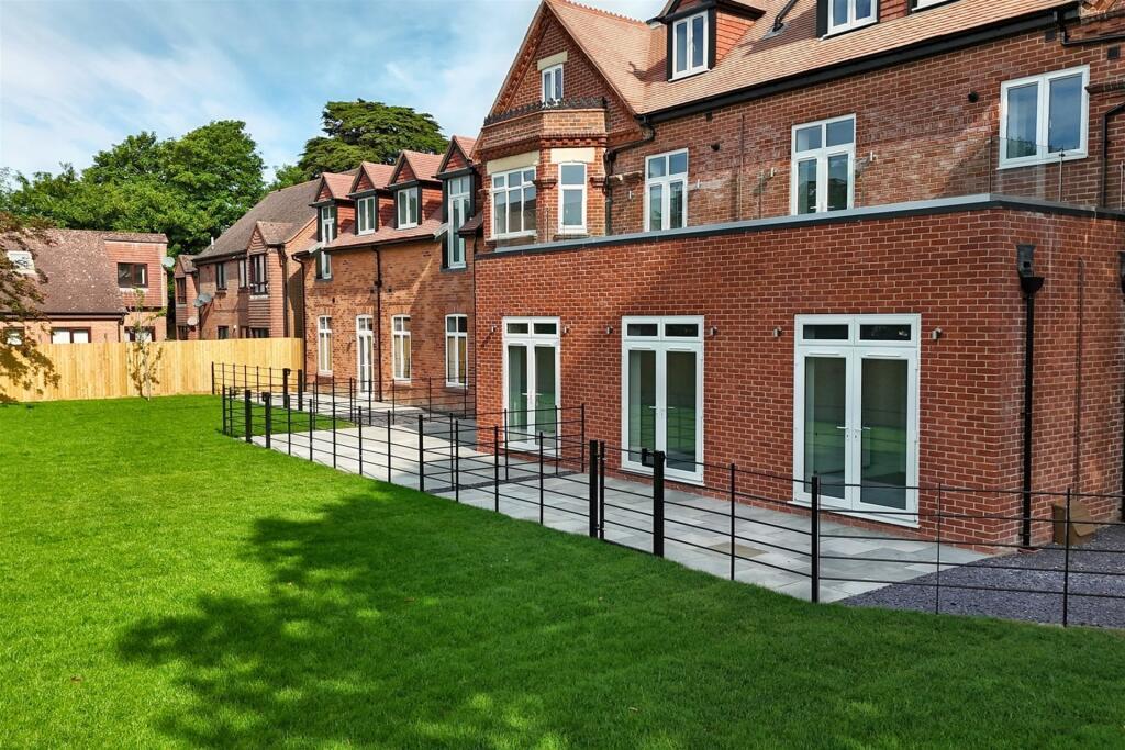 3 bed Apartment for rent in Bournemouth. From Jordan Marks Estates - Christchurch 3 bed Apartment for rent in Bournemouth. From Jordan Marks Estates - Christchurch