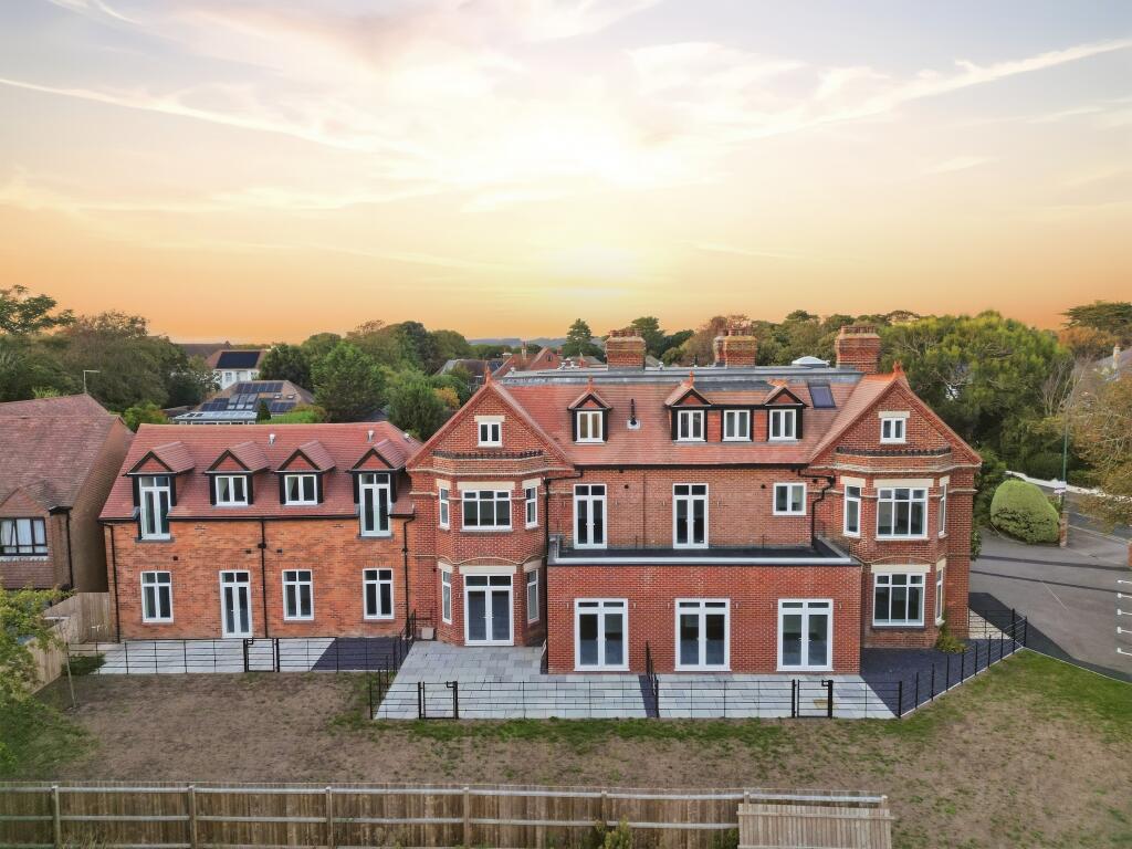 3 bed Apartment for rent in Bournemouth. From Jordan Marks Estates - Christchurch 3 bed Apartment for rent in Bournemouth. From Jordan Marks Estates - Christchurch