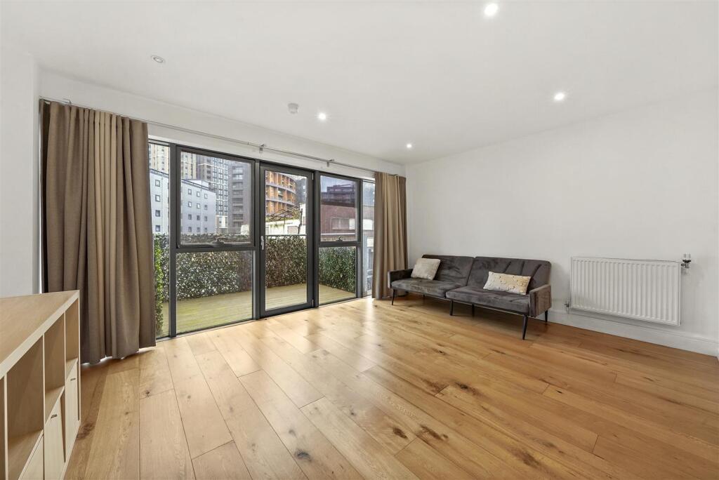 2 bed Apartment for rent in Poplar. From Madison Brook - Docklands