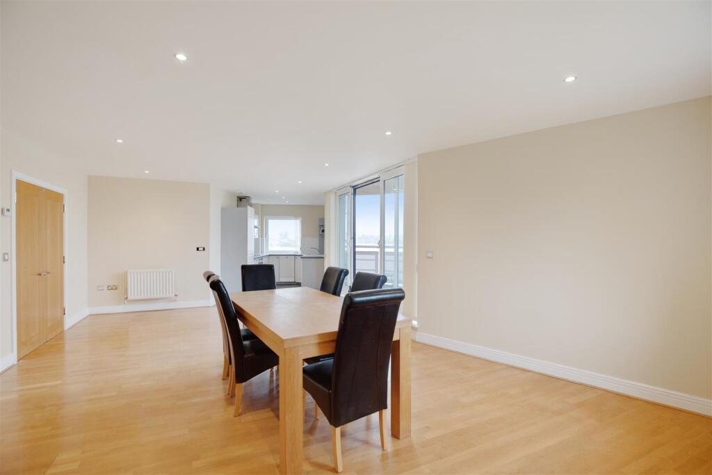 3 bed Apartment for rent in Woolwich. From Madison Brook - Docklands