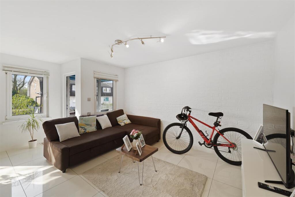 1 bed 1st Floor Flat for rent in East Ham. From Madison Brook - Docklands