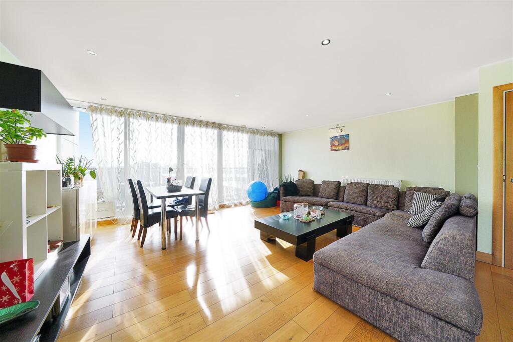 2 bed Apartment for rent in Poplar. From Madison Brook - Docklands