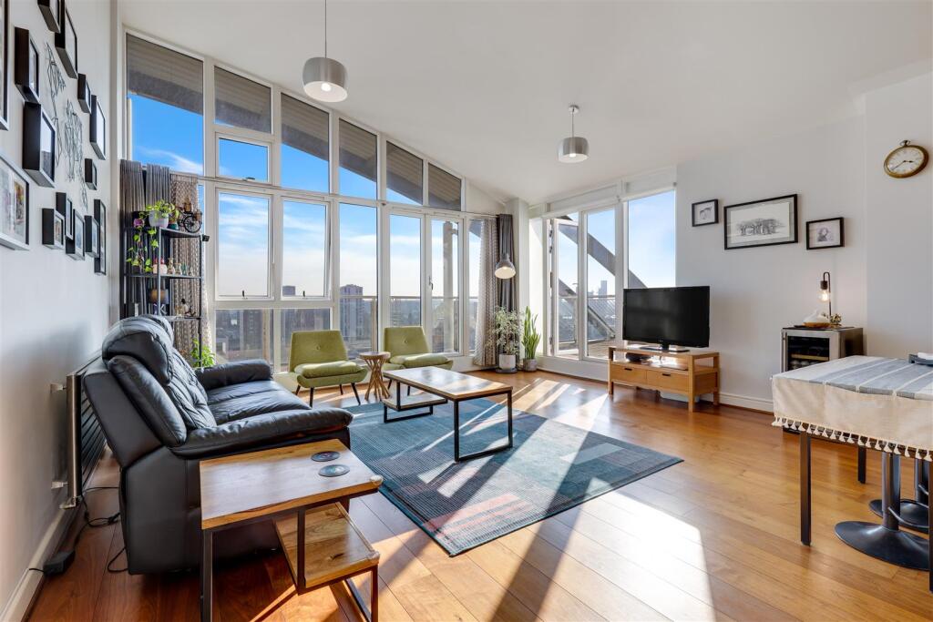 2 bed Penthouse for rent in Woolwich. From Madison Brook - Docklands