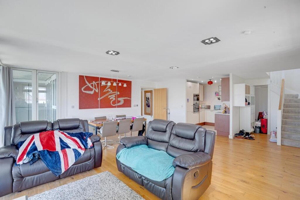 2 bed Duplex for rent in Woolwich. From Madison Brook - Docklands