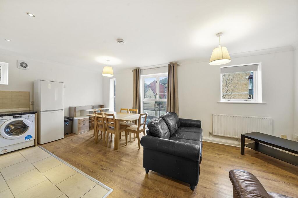 2 bed Apartment for rent in Poplar. From Madison Brook - Docklands