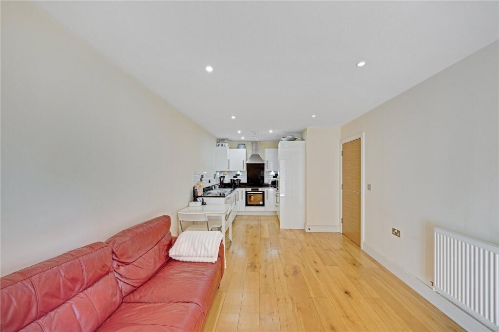 2 bed Apartment for rent in London. From Madison Brook - Docklands