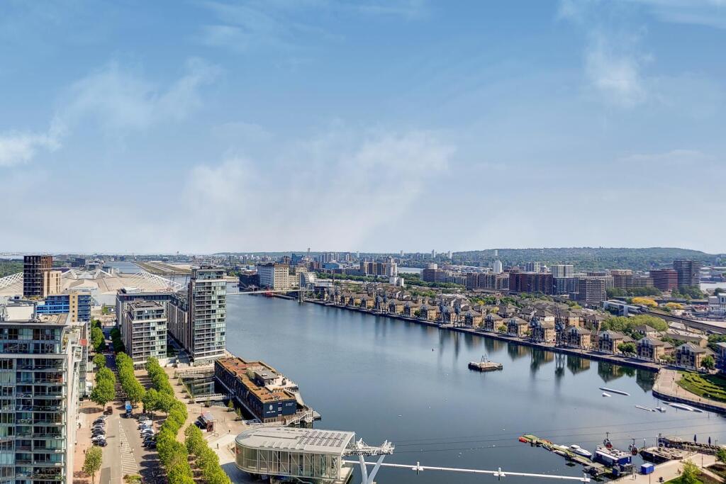 3 bed Penthouse for rent in Poplar. From Madison Brook - Docklands 3 bed Penthouse for rent in Poplar. From Madison Brook - Docklands