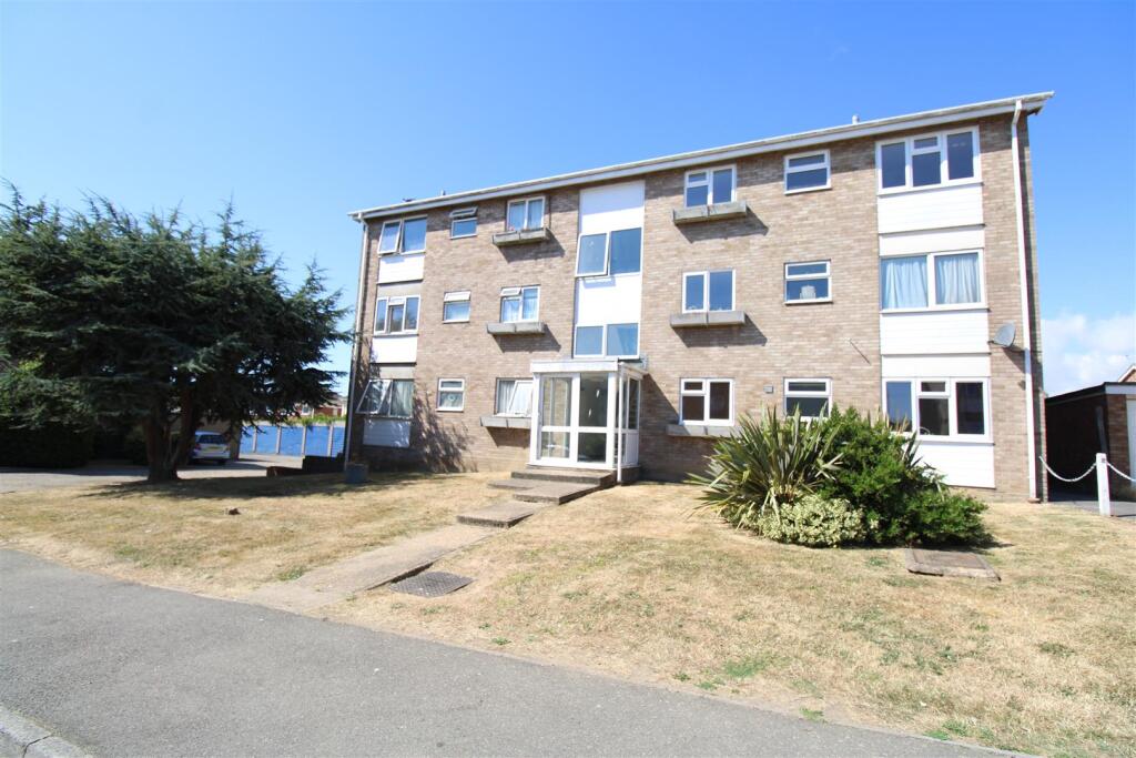 2 bed 1st Floor Flat for rent in Walton-on-the-Naze. From Sheen's - Clacton-on-sea 2 bed 1st Floor Flat for rent in Walton-on-the-Naze. From Sheen's - Clacton-on-sea