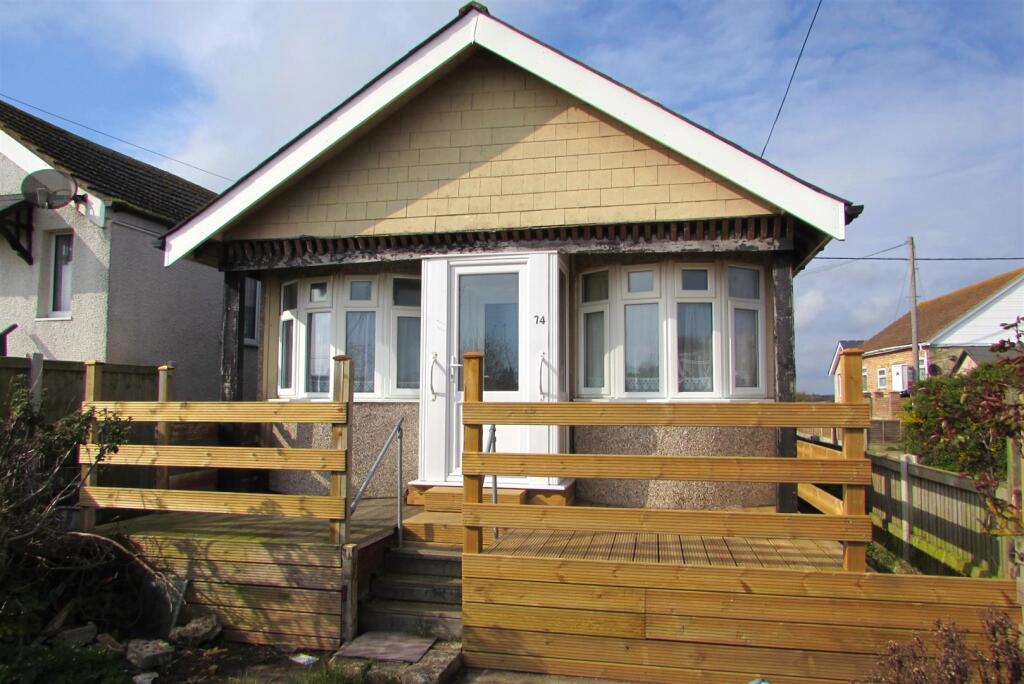 2 bed Detached bungalow for rent in Jaywick. From Sheen's - Clacton-on-sea