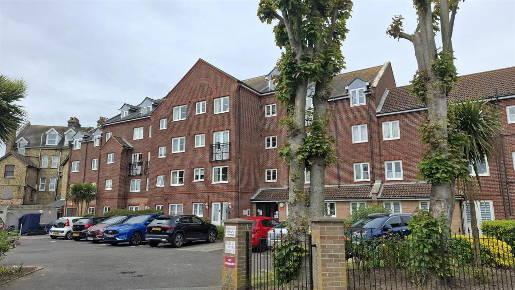 1 bed House (unspecified) for rent in Clacton-on-Sea. From Sheen's - Clacton-on-sea 1 bed House (unspecified) for rent in Clacton-on-Sea. From Sheen's - Clacton-on-sea
