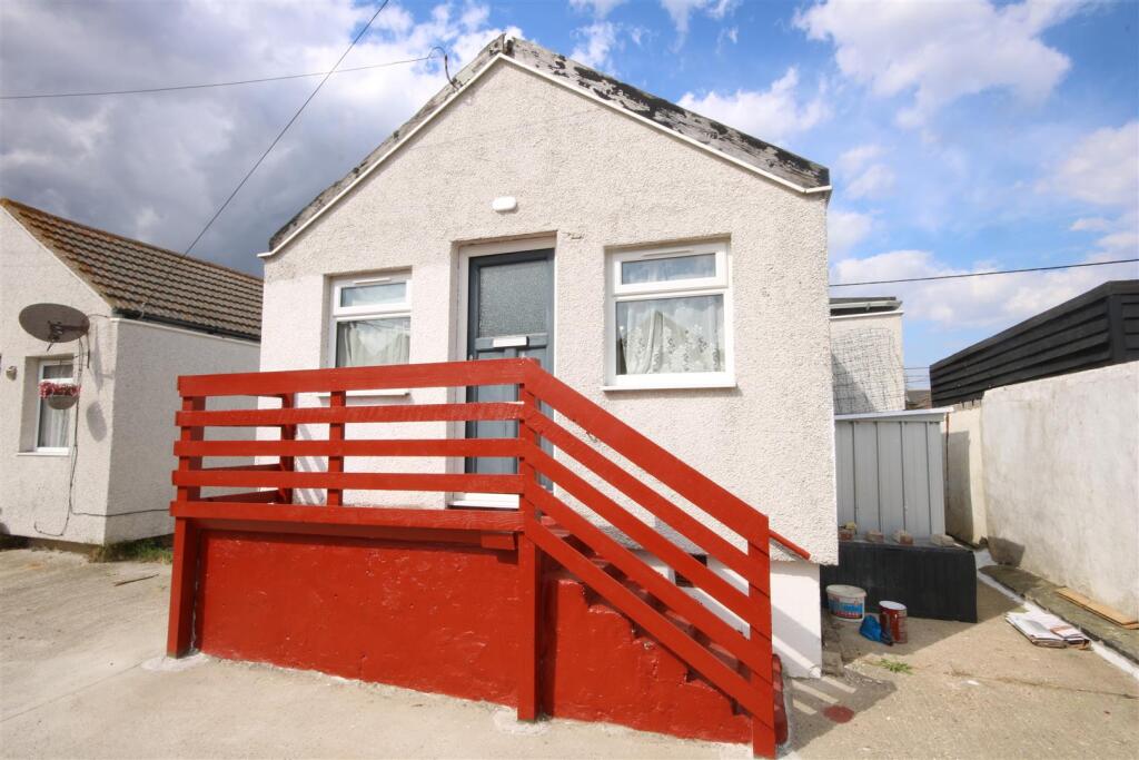 2 bed Detached bungalow for rent in Jaywick. From Sheen's - Clacton-on-sea