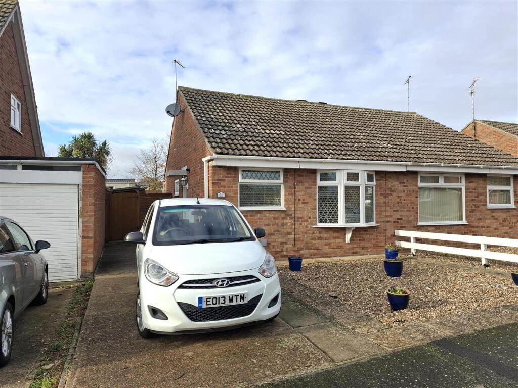 2 bed Semi-detached bungalow for rent in Clacton-on-Sea. From Sheen's - Clacton-on-sea 2 bed Semi-detached bungalow for rent in Clacton-on-Sea. From Sheen's - Clacton-on-sea