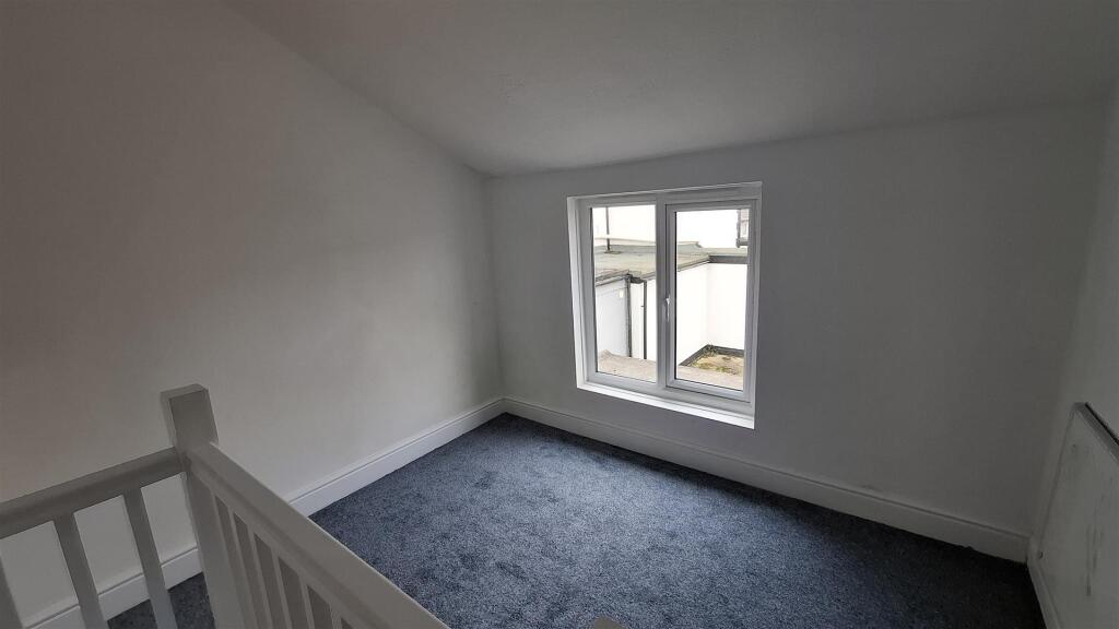 4 bed Mid Terraced House for rent in Walton-on-the-Naze. From Sheen's - Frinton-On-Sea 4 bed Mid Terraced House for rent in Walton-on-the-Naze. From Sheen's - Frinton-On-Sea