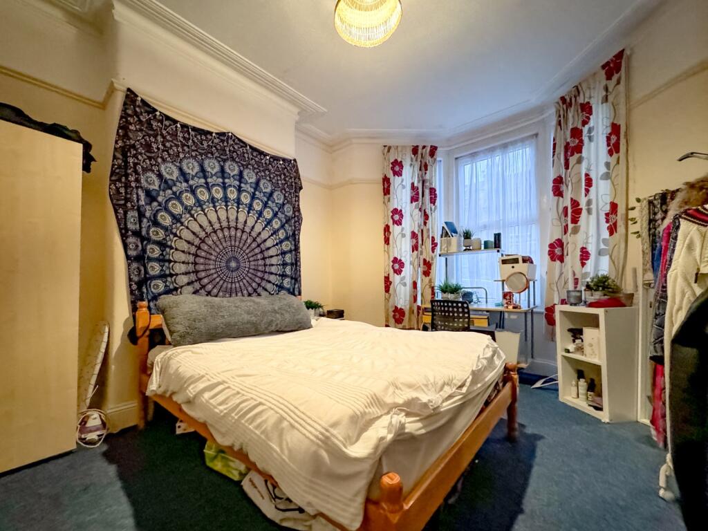5 bed Mid Terraced House for rent in Stapleton. From Westcoast Properties - Bristol