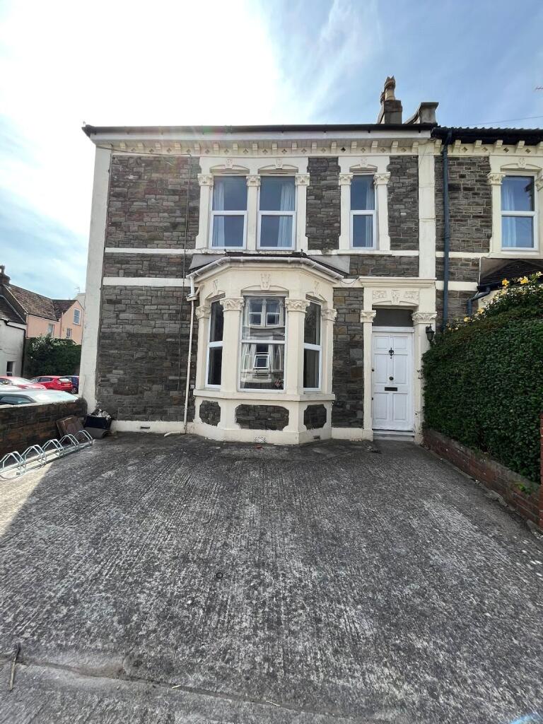 5 bed Mid Terraced House for rent in Bristol. From Westcoast Properties - Bristol